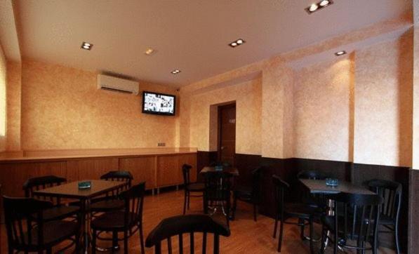 Hostal Avenida Barajas — Photos 2